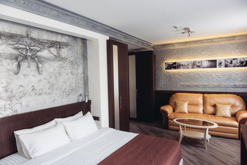 Biplan Hotel Даугавпилс Экстерьер фото