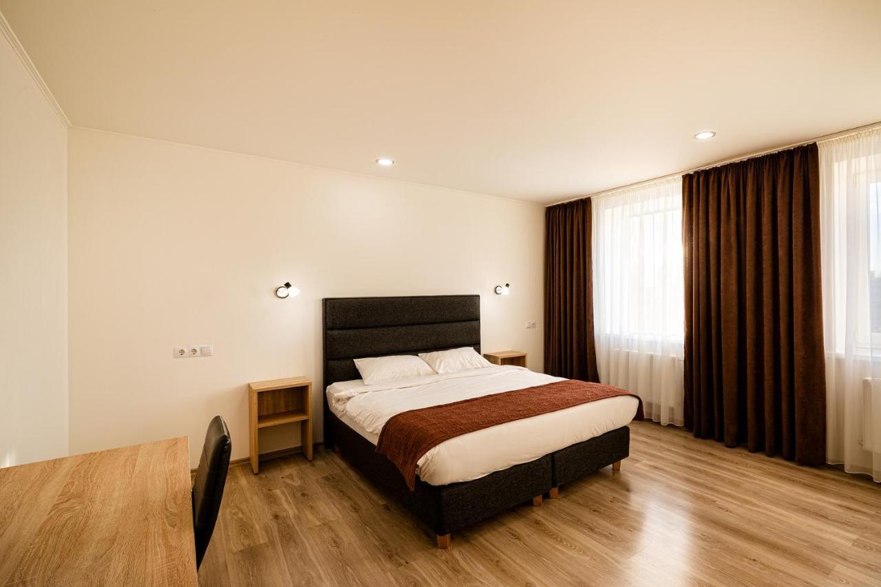 Biplan Hotel Даугавпилс Экстерьер фото